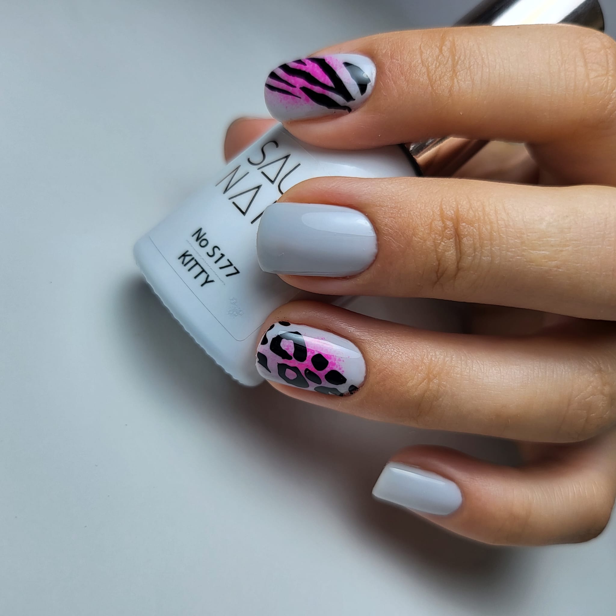 Esmalte semipermanente HYBRID 8 ML- S177 KITTY