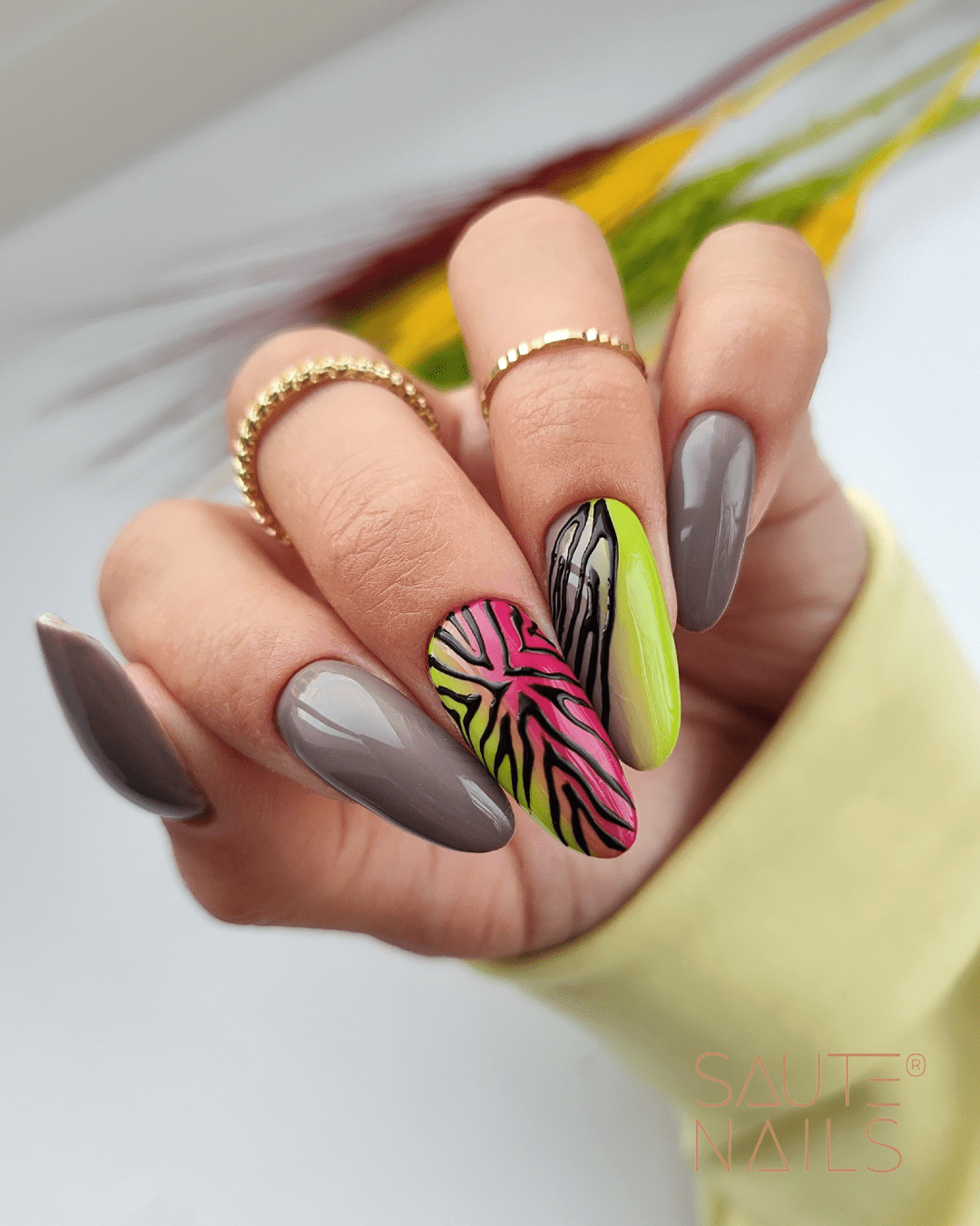 Esmalte semipermanente HYBRID 8 ML-S249 LOYALTY