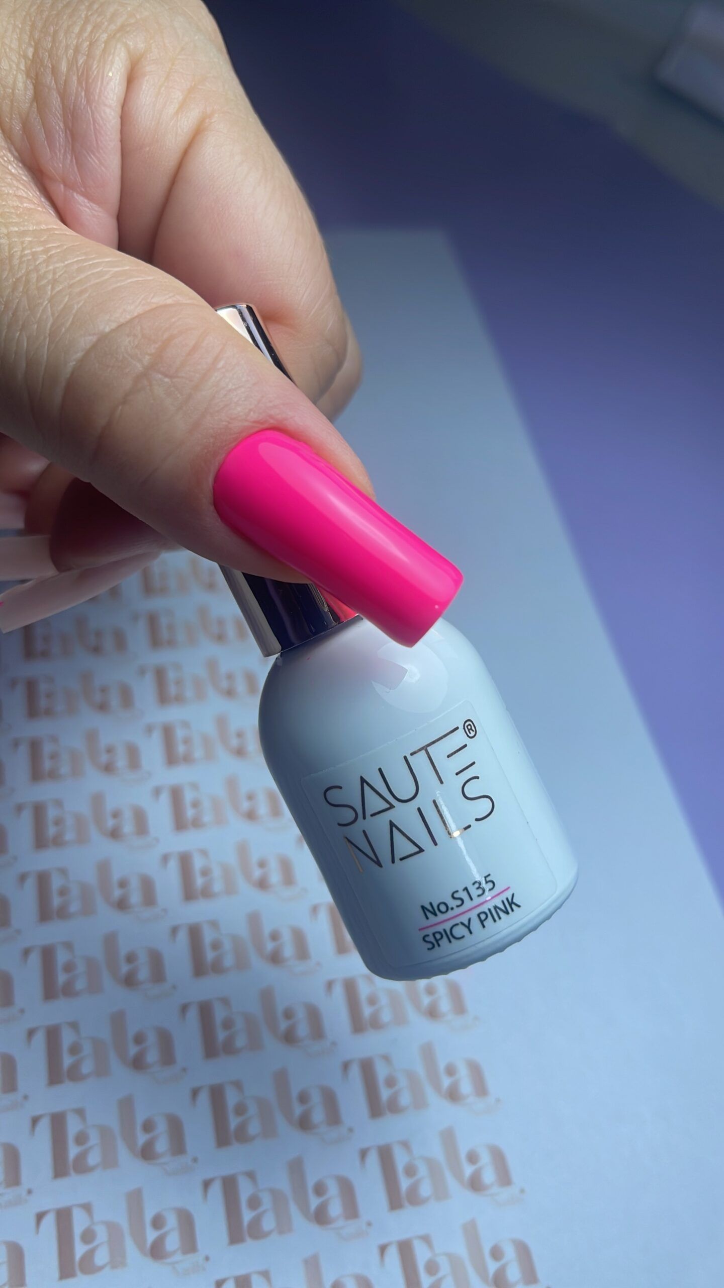 Esmalte semipermanente HYBRID 8 ML-S135 SPICY PINK - Imagen 3